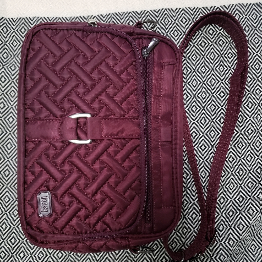 Carousel XL in Wine Red